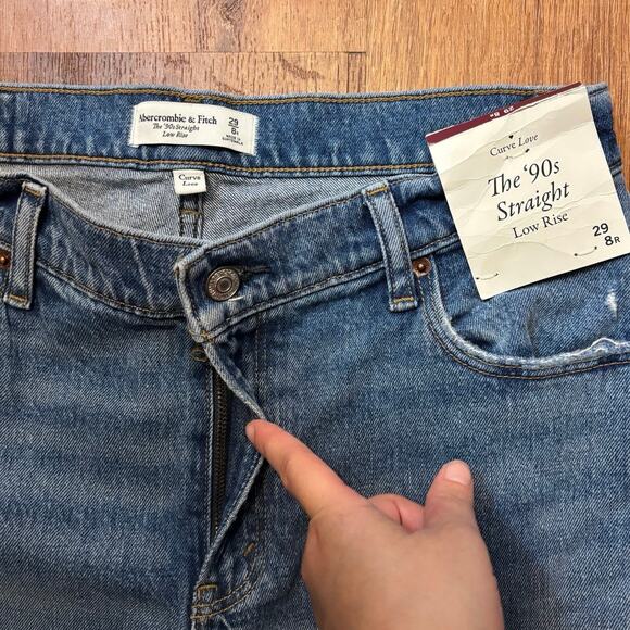 NWT Abercrombie & Fitch The 90’s Straight Low Rise Curve Love Jean Size 8R/29 - Picture 2 of 7